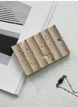 Wabi-Sabi Luxus Badezimmer-Set – Keramik & Travertin | Seifenspender, Mundspülbecher, Zahnputzbecher & Seifenschale