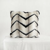 FluffyLux Luxuriöser Kunstfell-Kissenbezug – Edles Zierkissen für Zuhause und Sofa