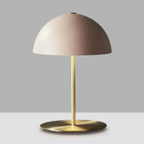 LumaBau Minimalistische Bauhaus LED Schreibtischlampe – Kreative Metall-Tischlampe