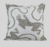 RoyalPanther Luxuriöser Jacquard-Kissenbezug – Panthera Beige Chenille-Design
