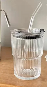 Bubblino Transparenter Glasbecher mit Strohhalm & Deckel