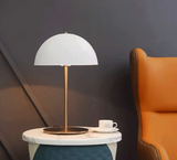 LumaBau Minimalistische Bauhaus LED Schreibtischlampe – Kreative Metall-Tischlampe