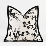 LuxePapillon Minimalistischer Schmetterling Jacquard Kissenbezug – Schwarz-Weiß Eleganz