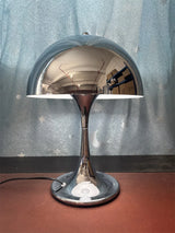 NordicGlow Chrom Pilz Tischlampe – Dänische Designlampe