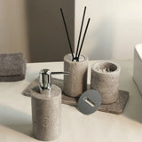 Natürliche Silbergraue Cave-Stone Luxus-Badaccessoires-Set – Seifenspender in Marmoroptik, Shampooflasche, Taschentuchbox & Ablage