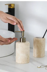 Wabi-Sabi Luxus Badezimmer-Set – Keramik & Travertin | Seifenspender, Mundspülbecher, Zahnputzbecher & Seifenschale