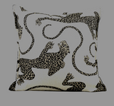 RoyalPanther Luxuriöser Jacquard-Kissenbezug – Panthera Beige Chenille-Design